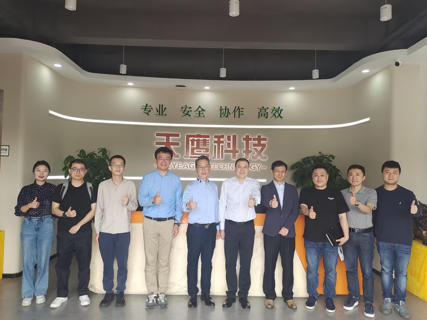 成都市青羊區(qū)領(lǐng)導(dǎo)率隊(duì)赴深圳市天鷹裝備科技有限公司開展投資促進(jìn)考察工作(圖4)