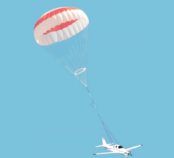 低空與安全：大連一小型民用飛機(jī)發(fā)動機(jī)故障迫降公路(圖2)