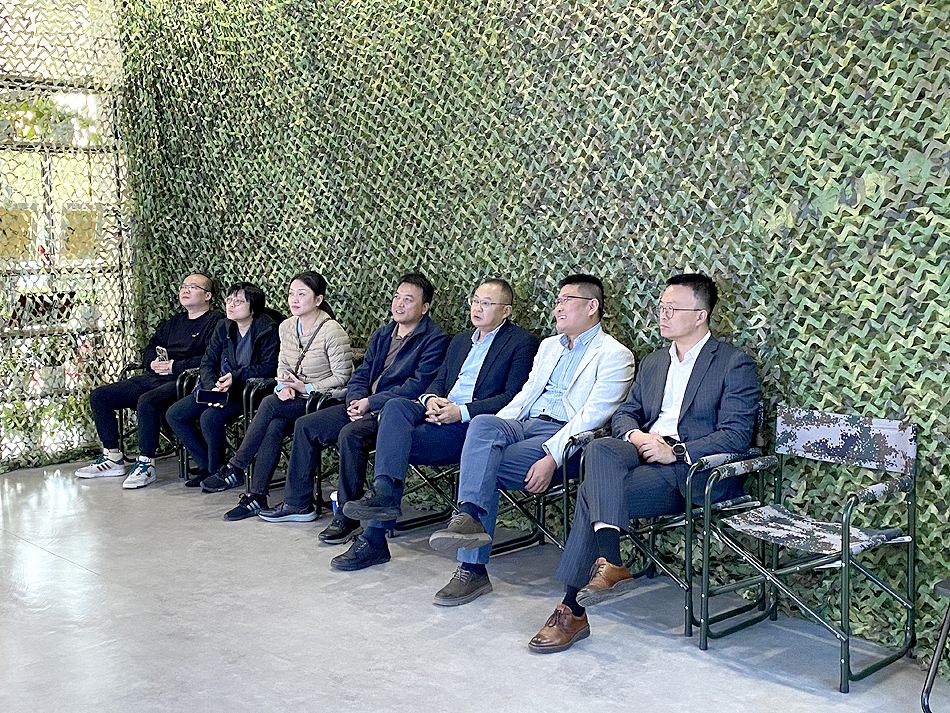 成都市青羊區(qū)領(lǐng)導蒞臨天鷹裝備，深入探討低空經(jīng)濟合作(圖1)